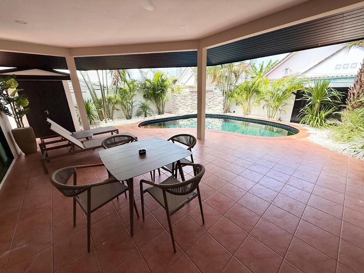 Newly Renovated - 2 Bedroom - Private Pool Villa, Centre