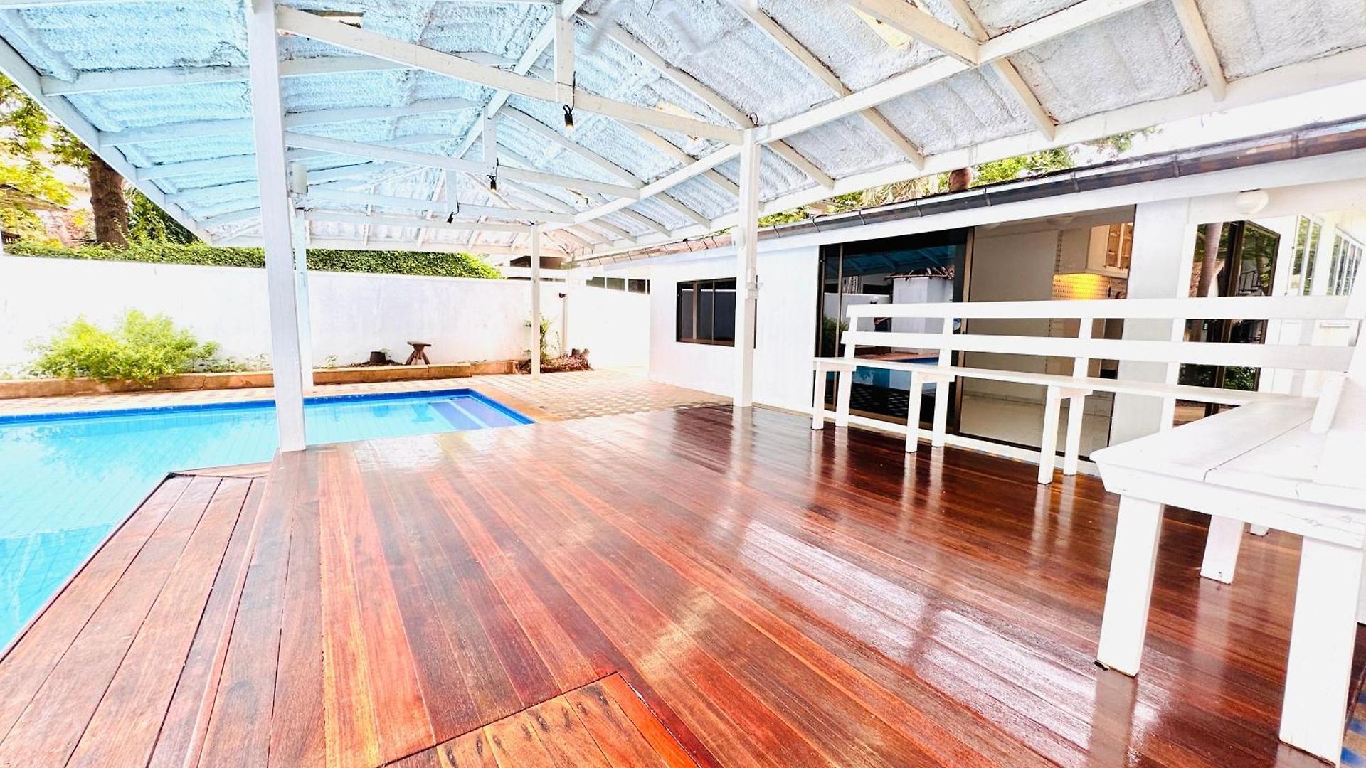 Tiki White House Pattaya
