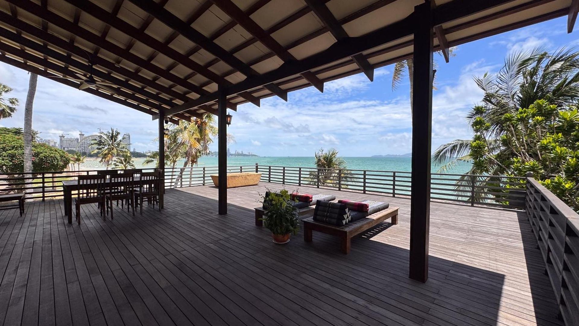 Tiki House * Pattaya
