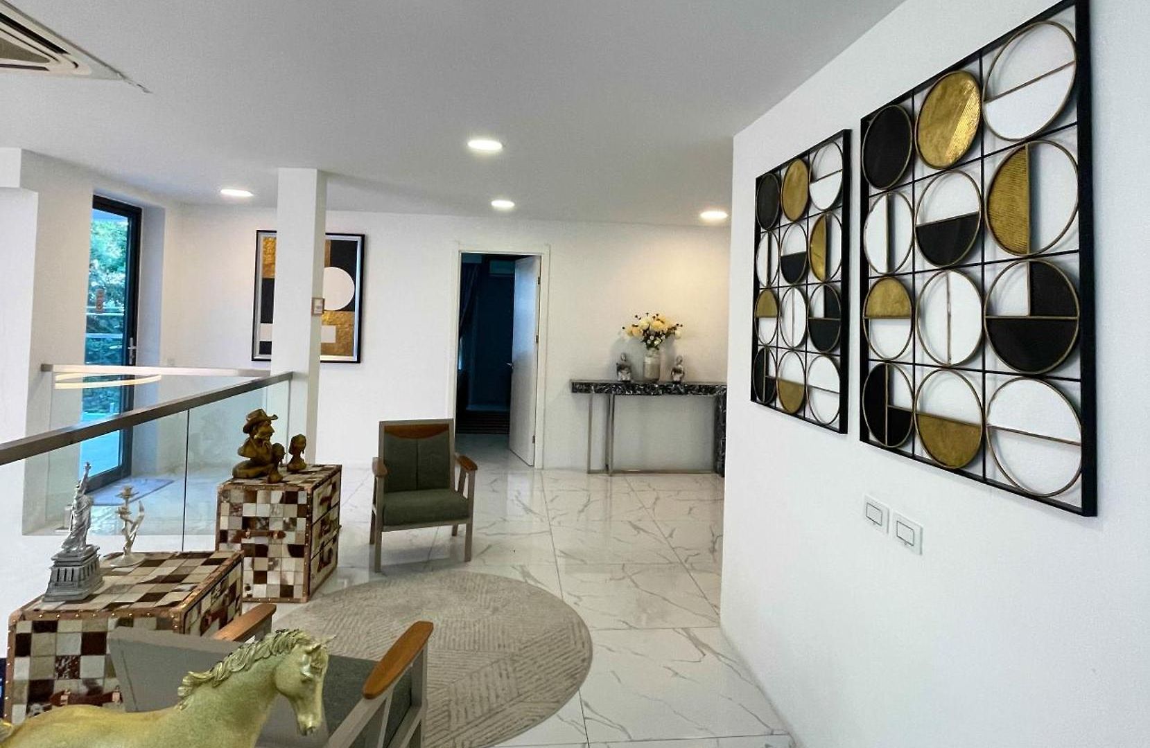 Youth Journey Six-bedroom Pool วิลล่า *