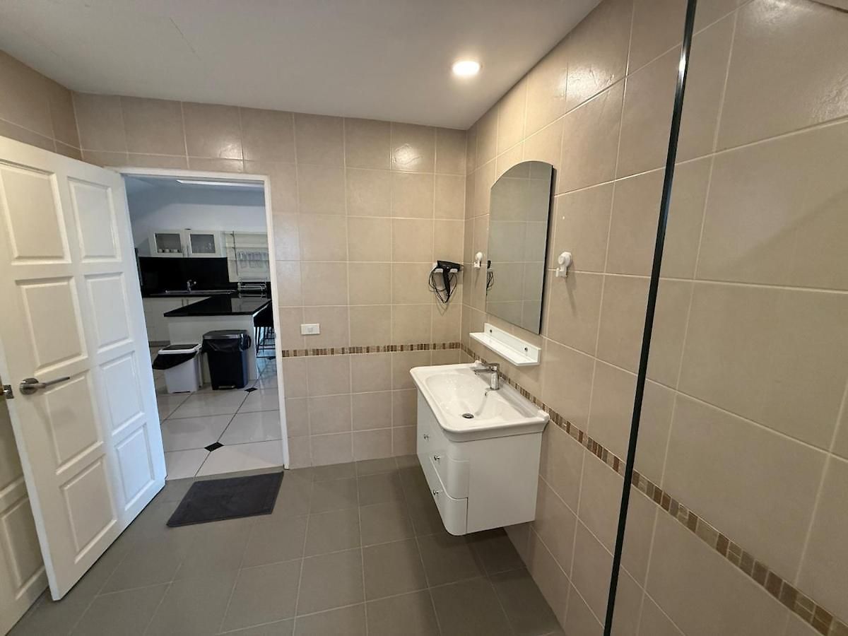 Newly Renovated - 2 Bedroom - Private Pool Villa, Centre วิลล่า