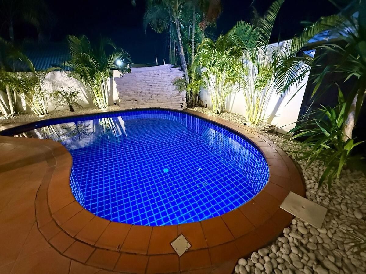 Newly Renovated - 2 Bedroom - Private Pool Villa, Centre *