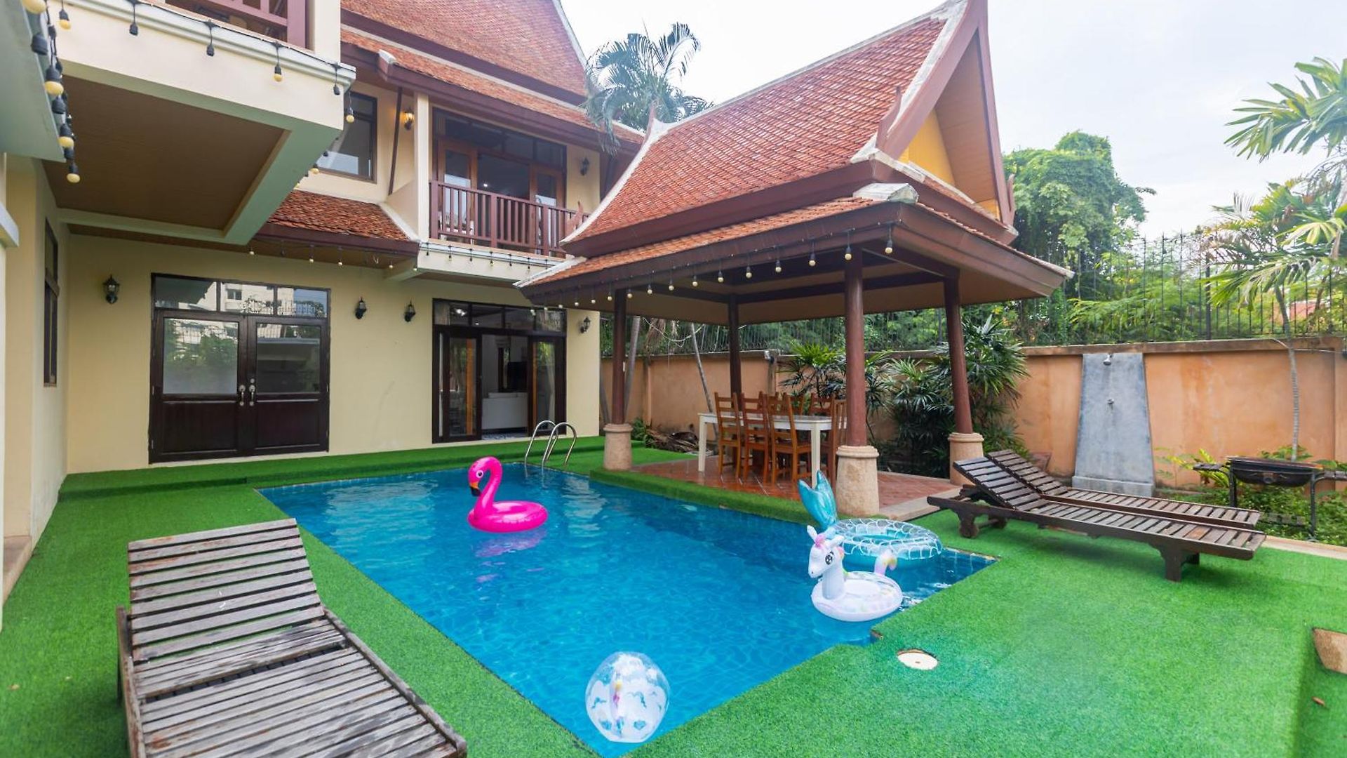 วันหยุดที่บ้าน The Midas Pool 4br Thai Stye Bbq Terrace Phatumnak Hill