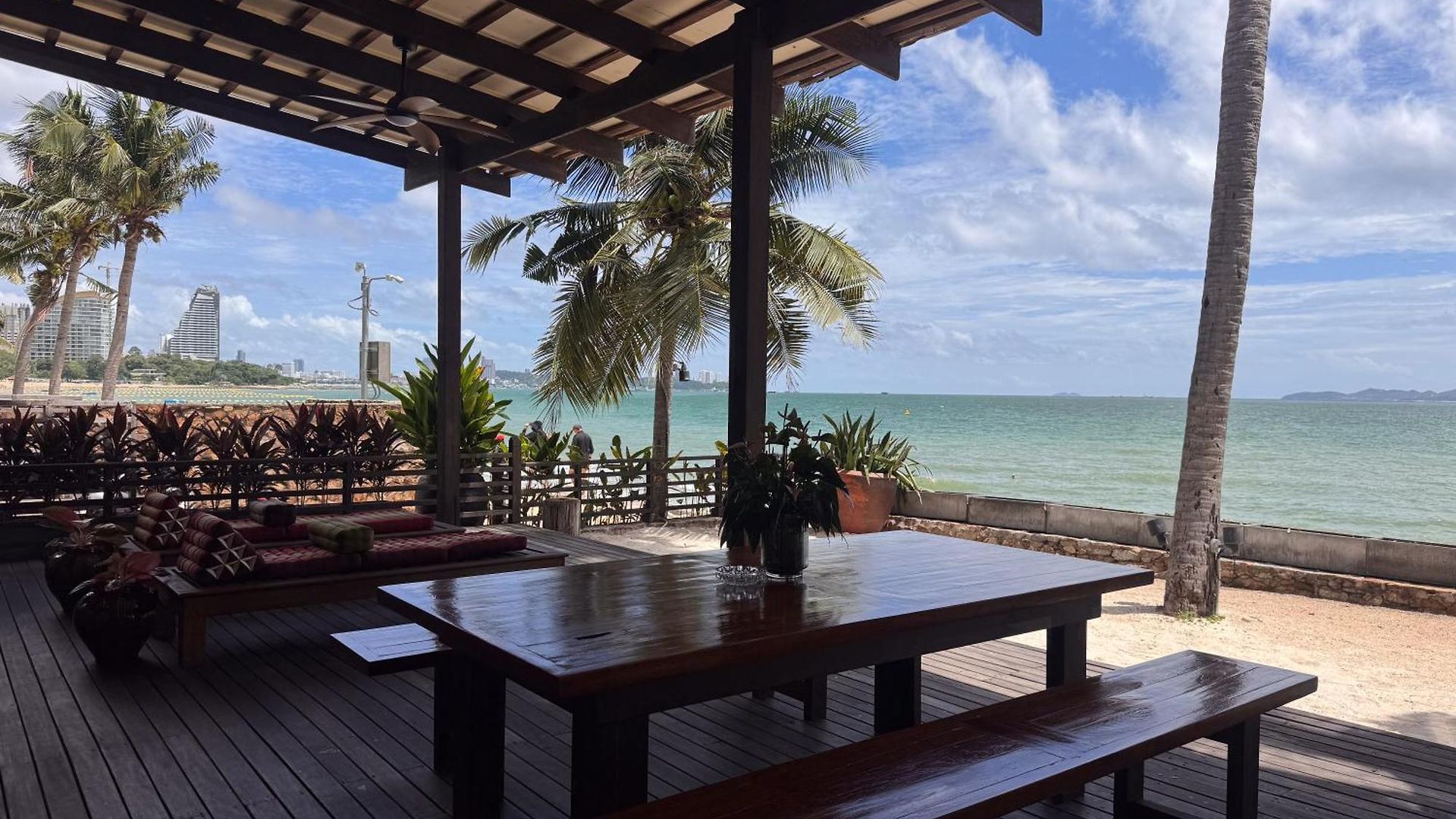วันหยุดที่บ้าน Tiki House
