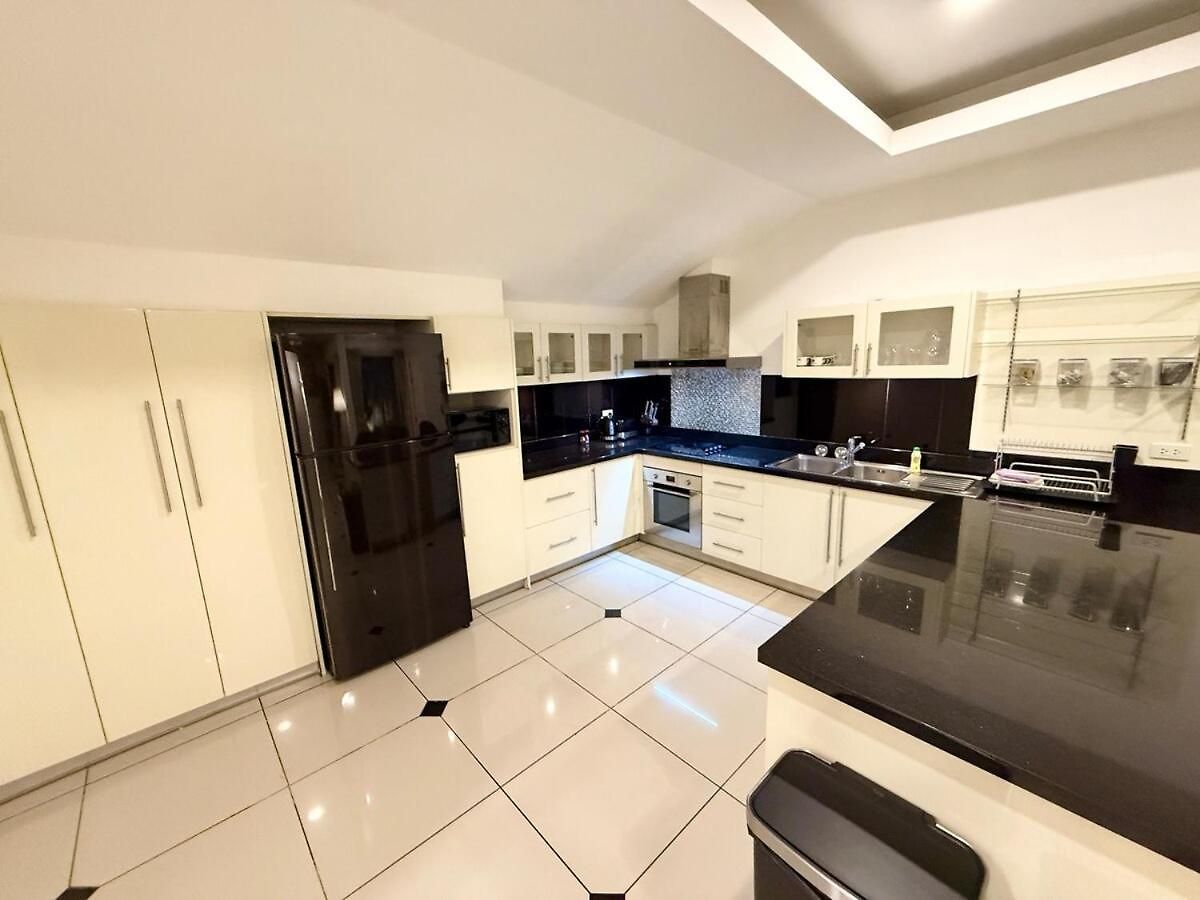Newly Renovated - 2 Bedroom - Private Pool Villa, Centre วิลล่า