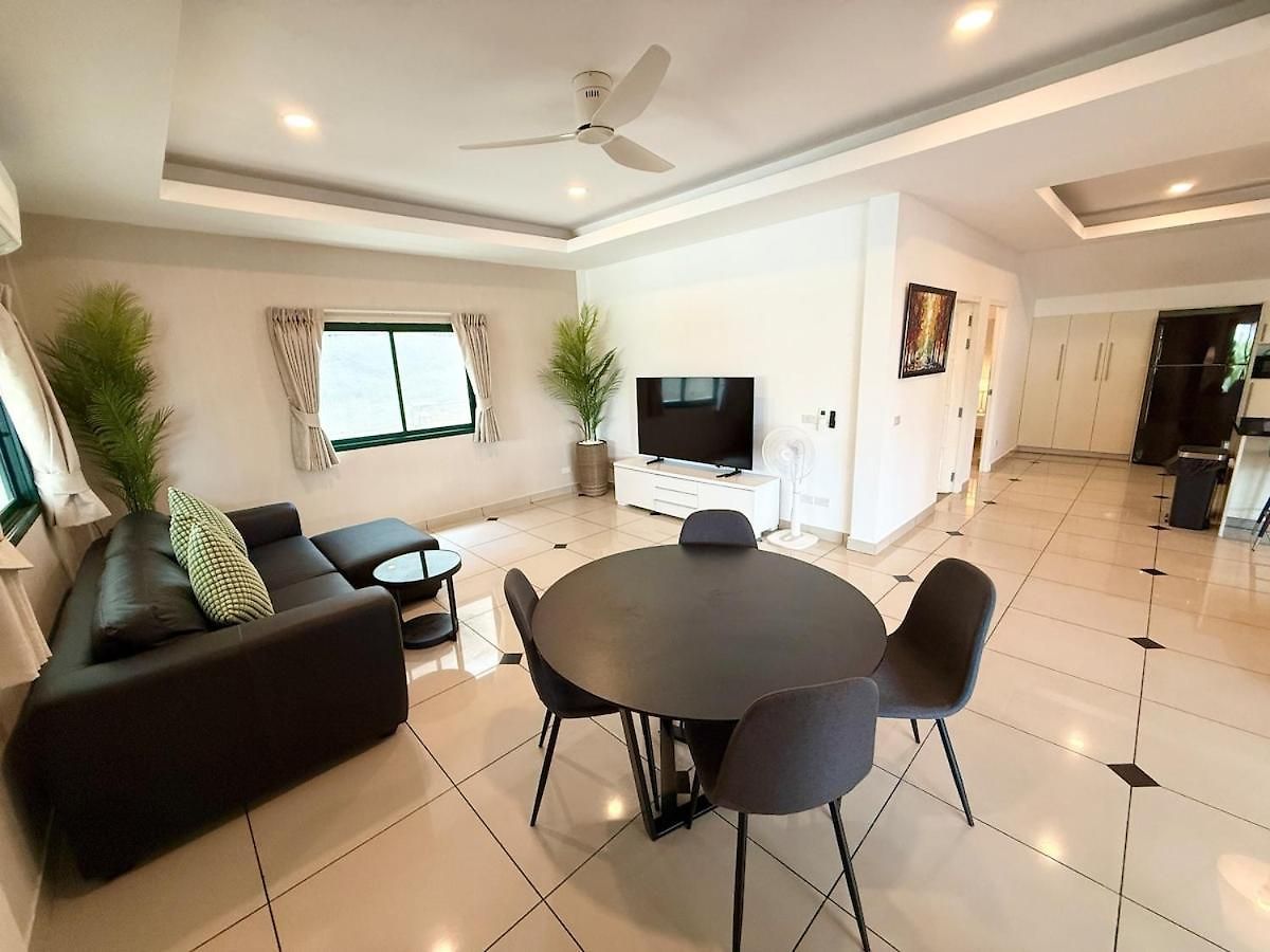 Newly Renovated - 2 Bedroom - Private Pool Villa, Centre วิลล่า Pattaya