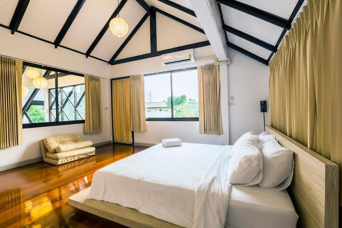 Saga Pool House 5br, 200m From วิลล่า