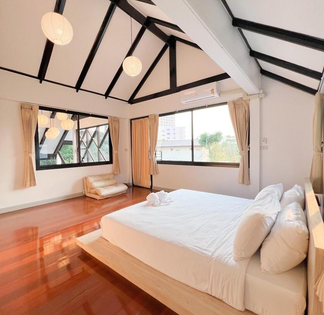 Saga Pool House 5br, 200m From *