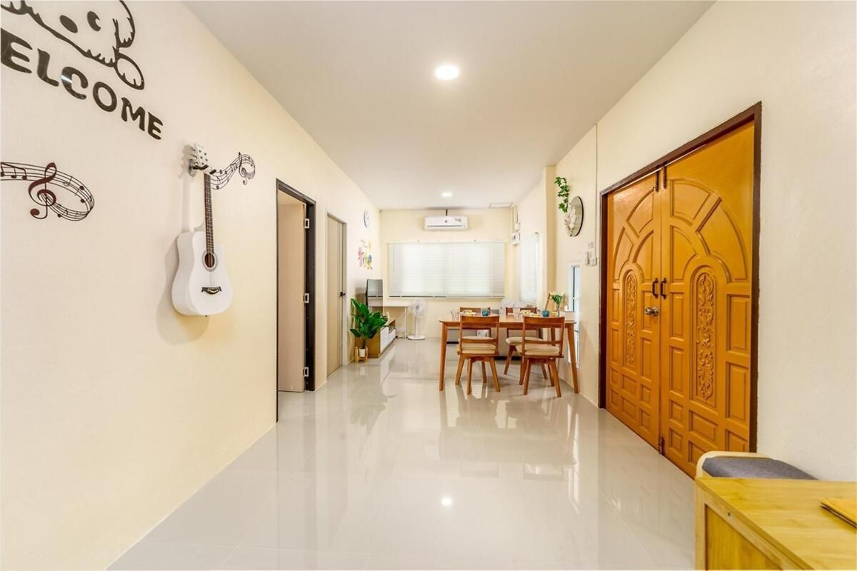 วันหยุดที่บ้าน Full House 2br Near Bus Station North