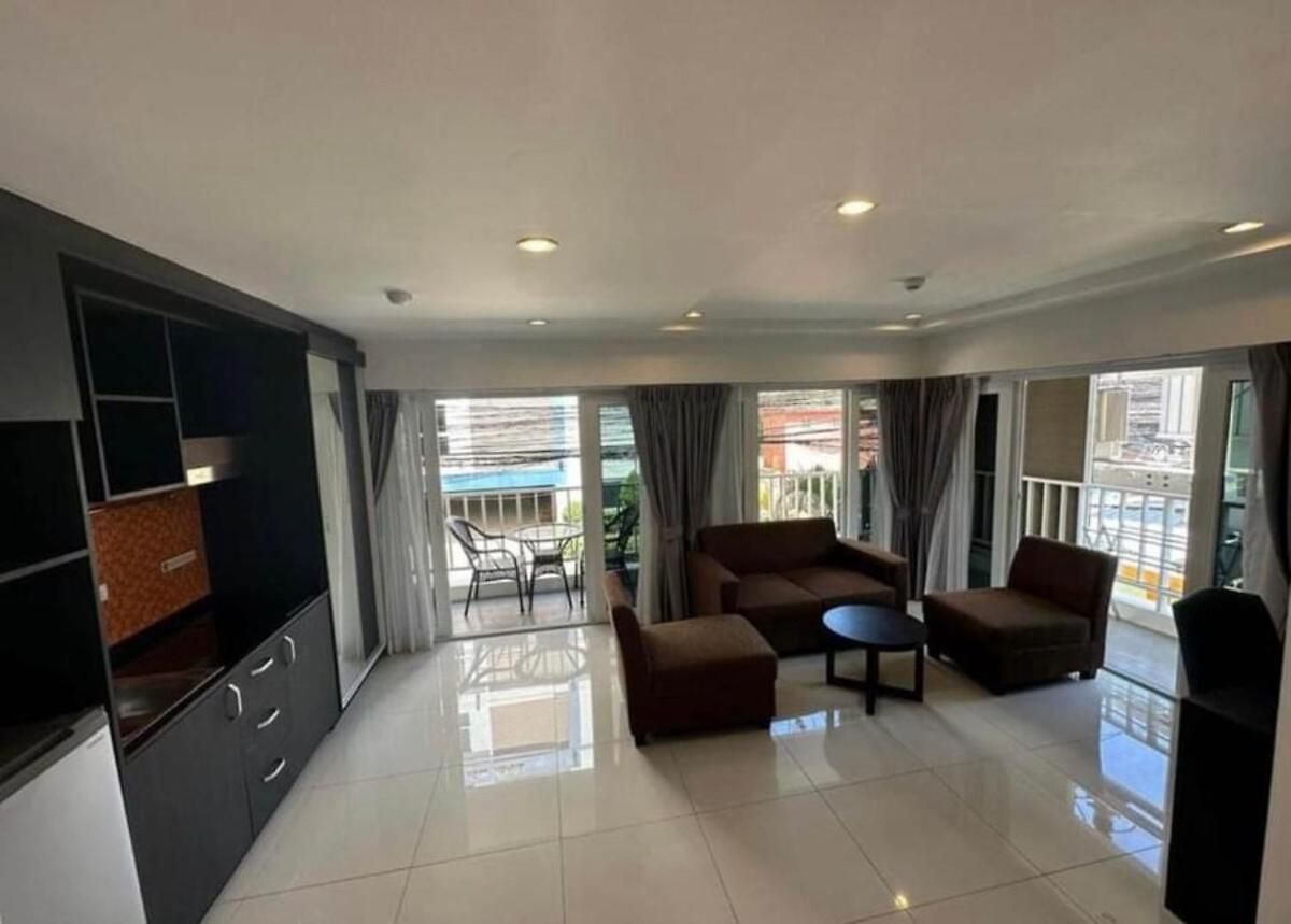 Spacious 1br With Kitchen, Pool, Near Beach, Bars & Eats,gym Near By *