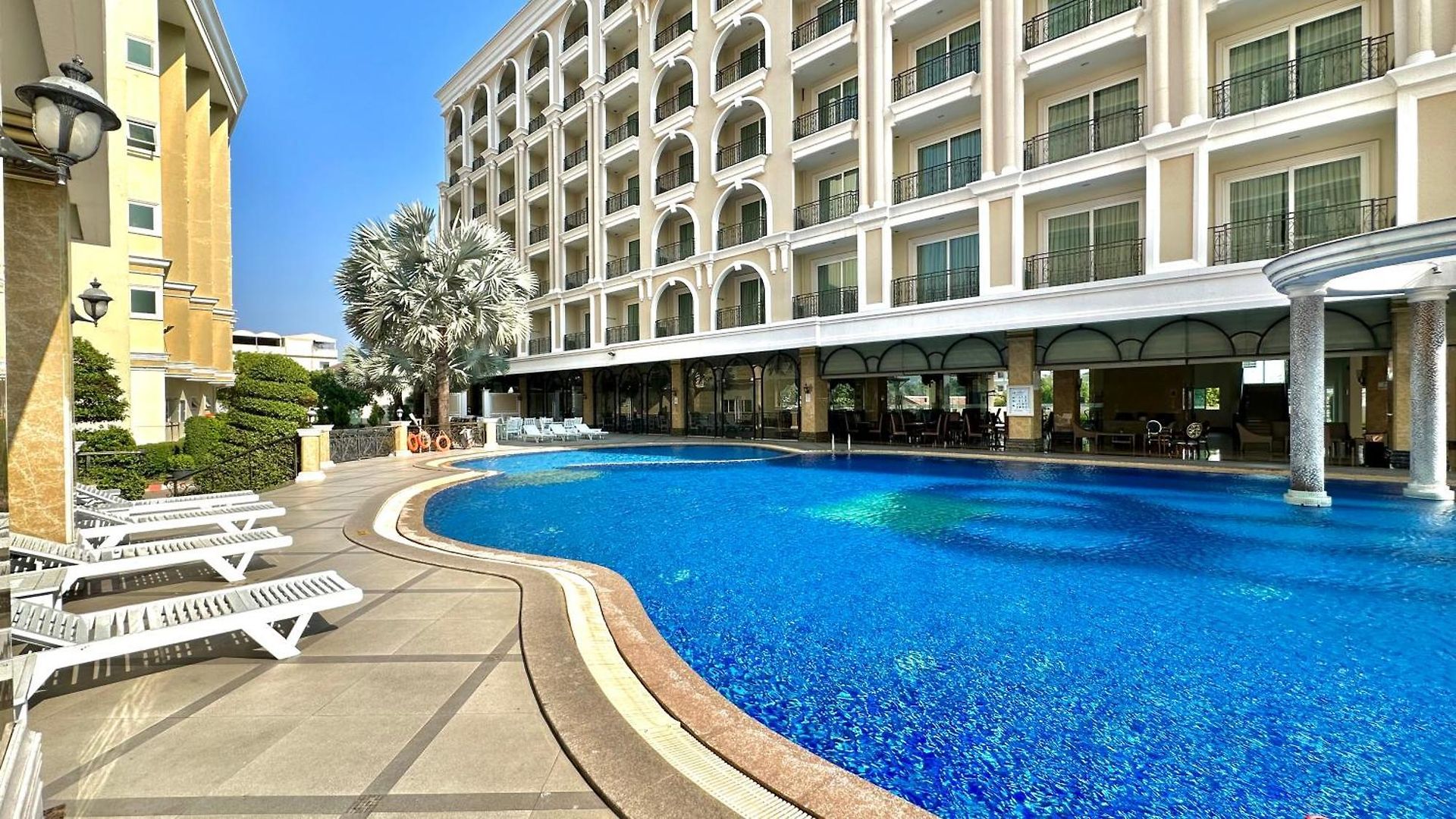 อพาร์ทเม้น Lk Crystal Pattaya