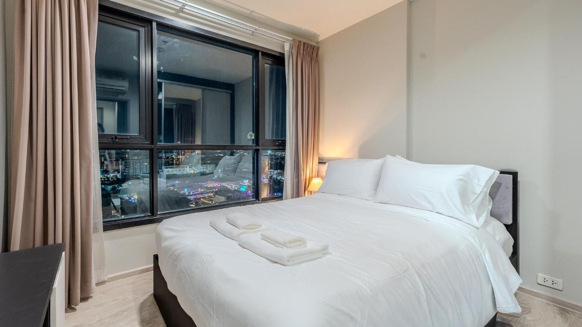 The Base By Silqstay Iv อพาร์ทเม้น Pattaya