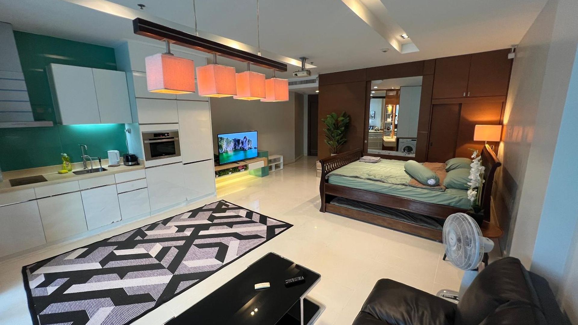 Beachfront Luxe With Pool Access And Terrace Apartment Pattaya