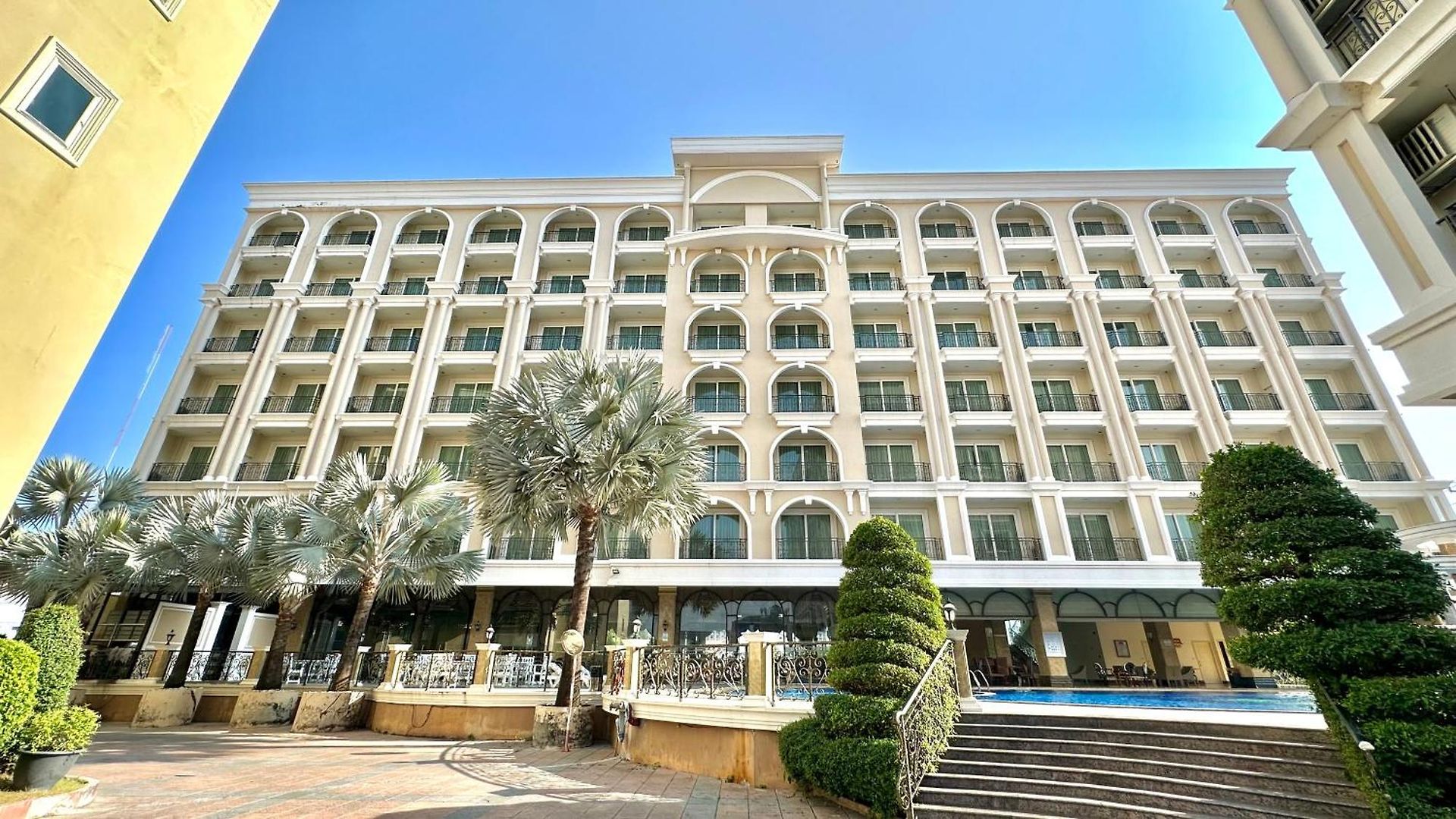 Lk Crystal Pattaya