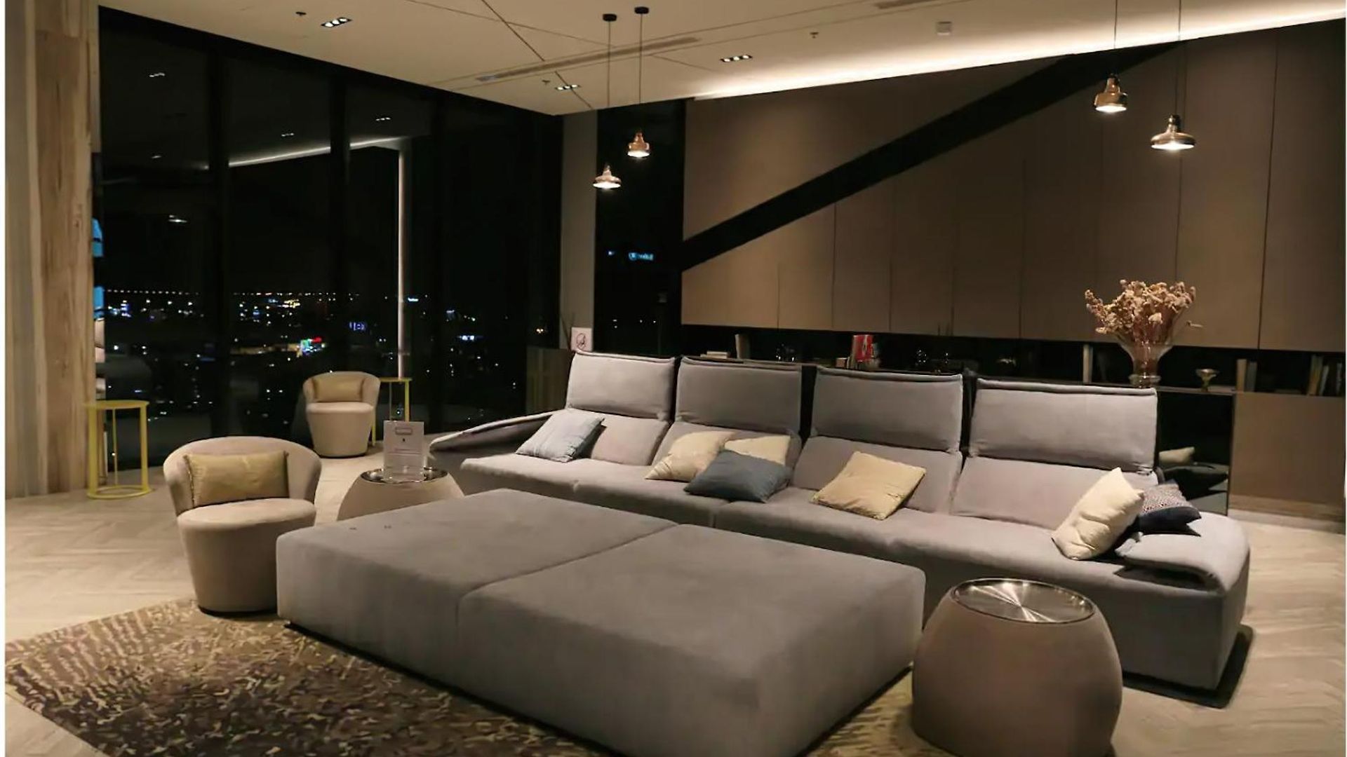 2 Bed Room, Large Living @ Pattaya