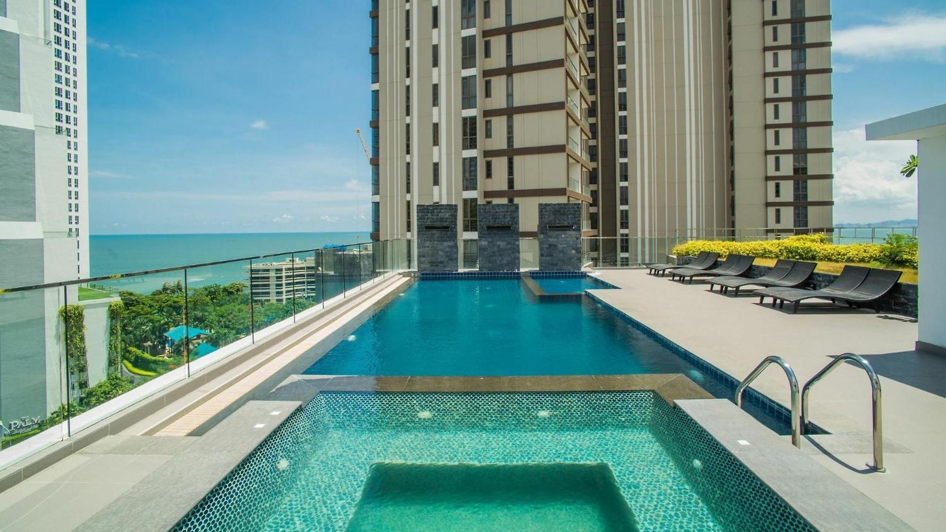 2 Bedrooms With Coffee Machine,gym,rooftop Pool อพาร์ทเม้น Pattaya
