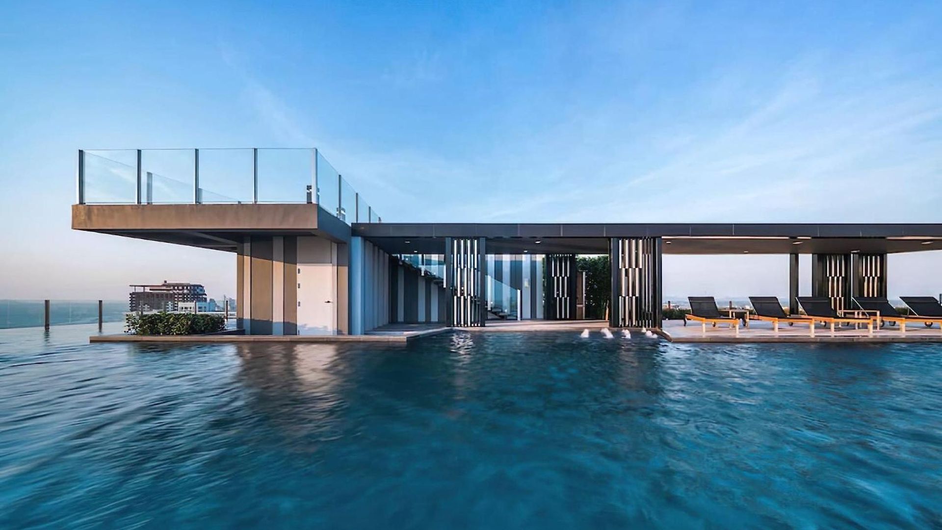 Location Of Pattaya, Sky Pool And Close To The Pattaya