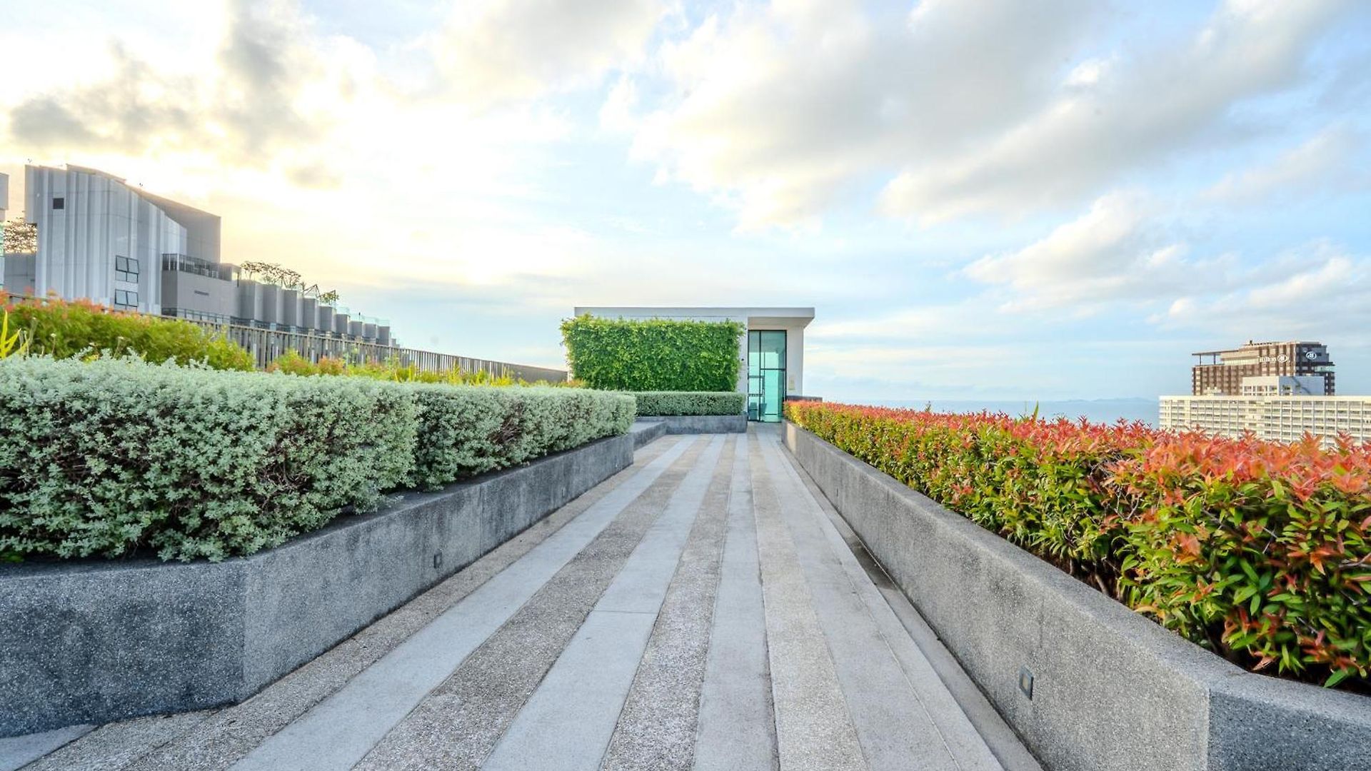 อพาร์ทเม้น The Base By Silqstay Iv Pattaya