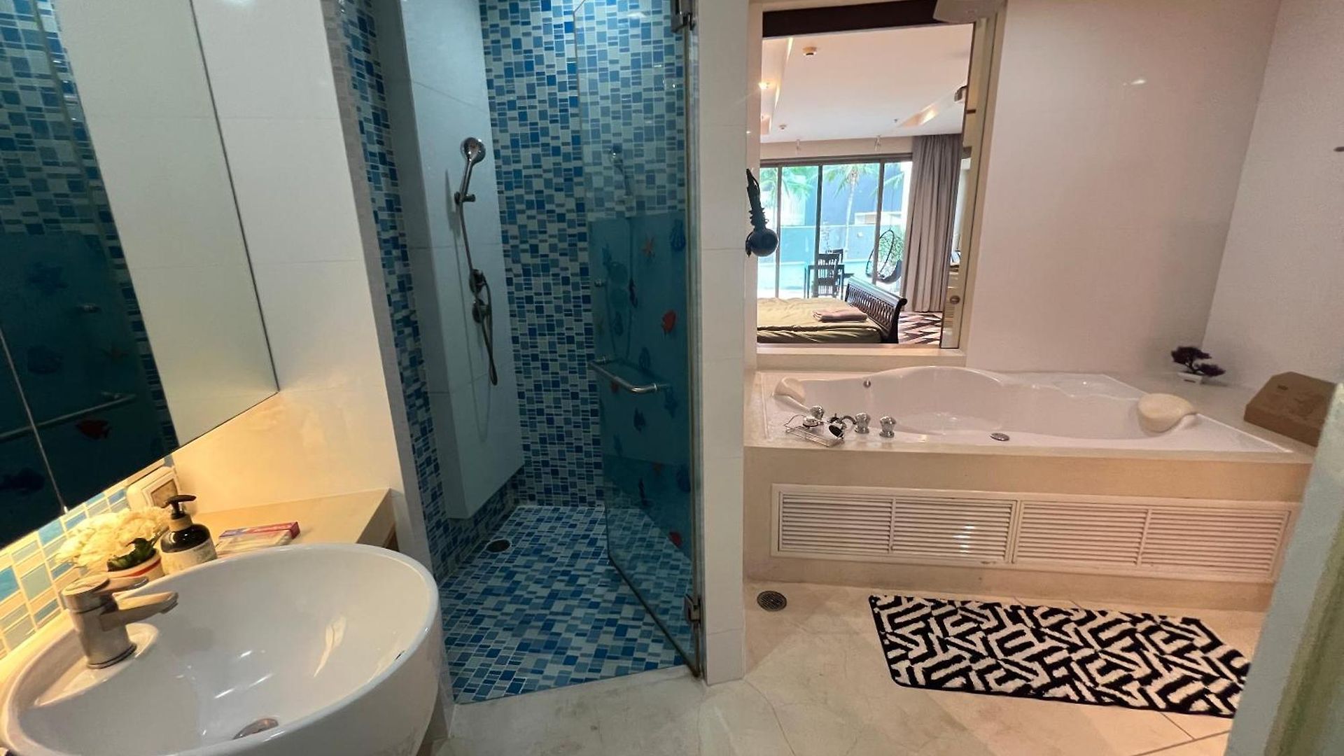 Apartment Beachfront Luxe With Pool Access And Terrace Pattaya