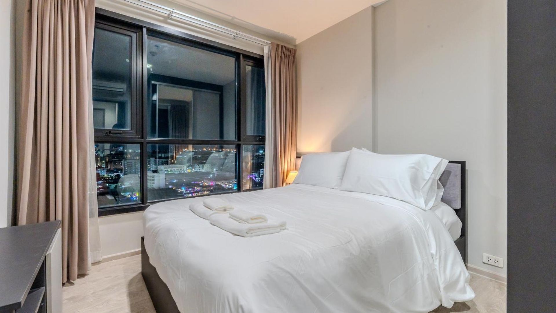 อพาร์ทเม้น The Base By Silqstay Iv Pattaya