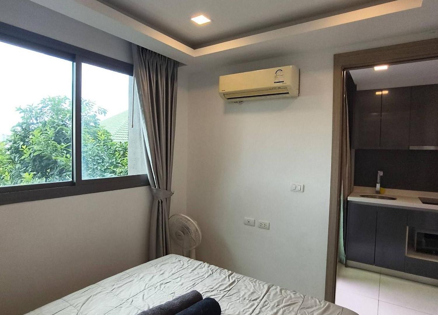 Luxurious With Pool Access *