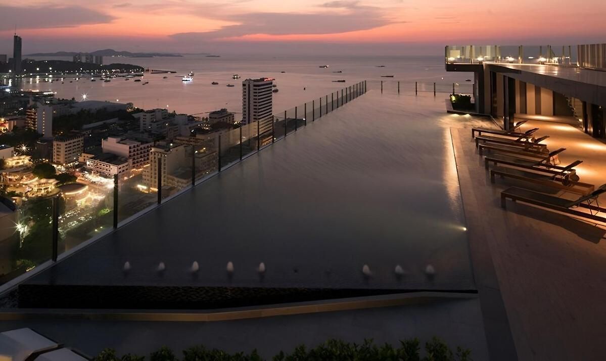 Next To Mall With Infinity Pool