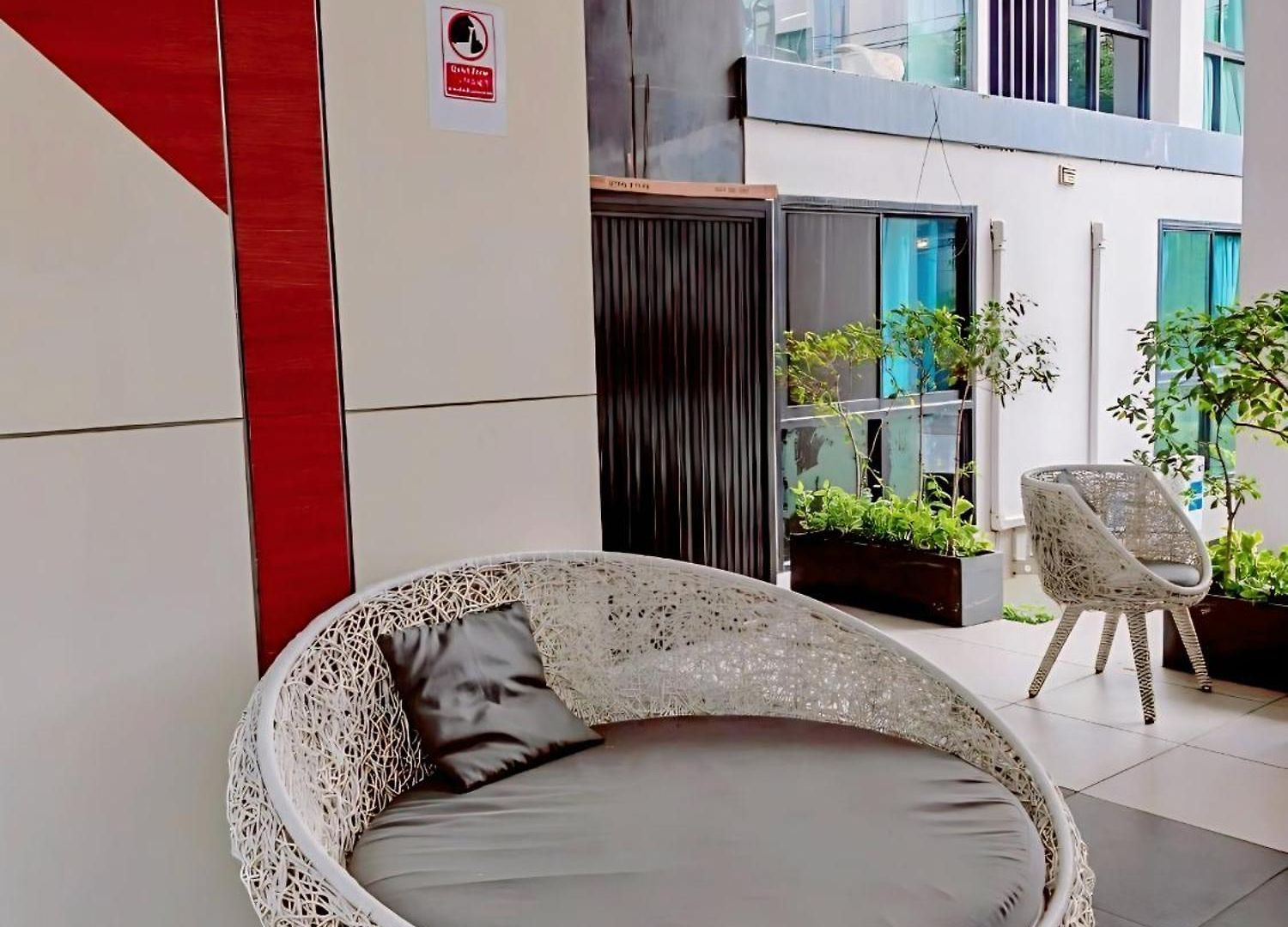 อพาร์ทเม้น Laid Back Tropical Garden