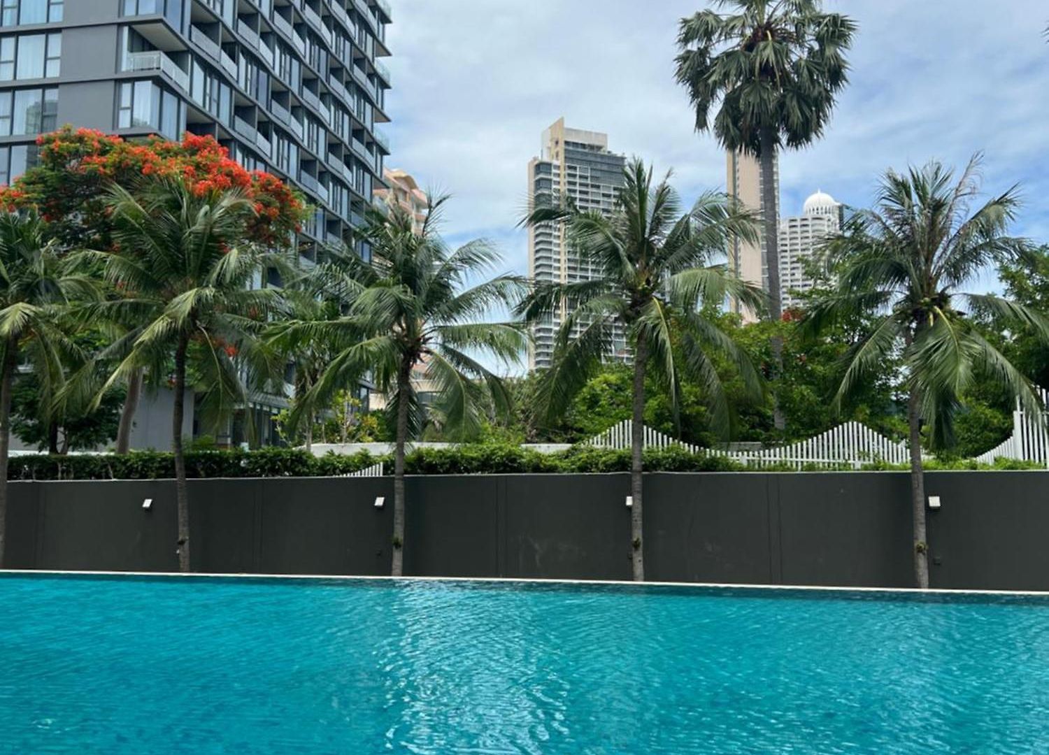 Apartment Beachfront Luxe With Pool Access And Terrace Pattaya