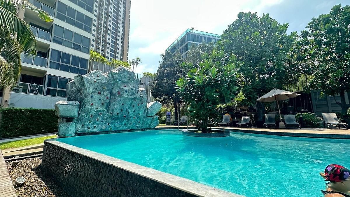 Unixx South By Ladda Apartment