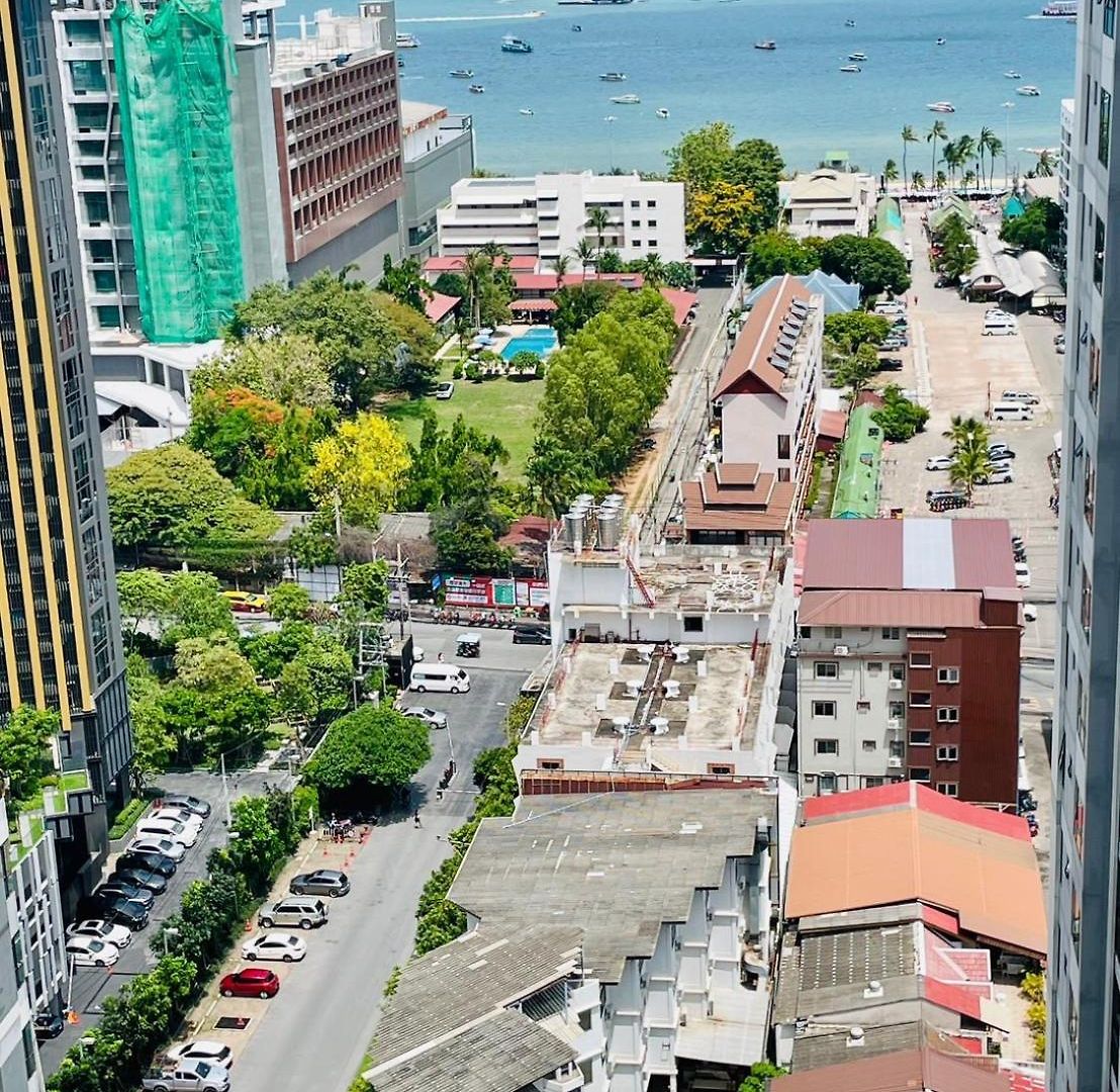 The Base Luxury 2 Bed 2 Bathroomby Numam Pattaya