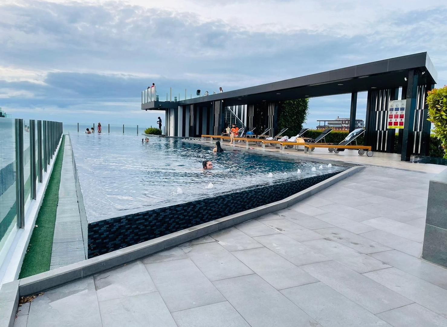 อพาร์ทเม้น The Base Sea View By Numam Pattaya