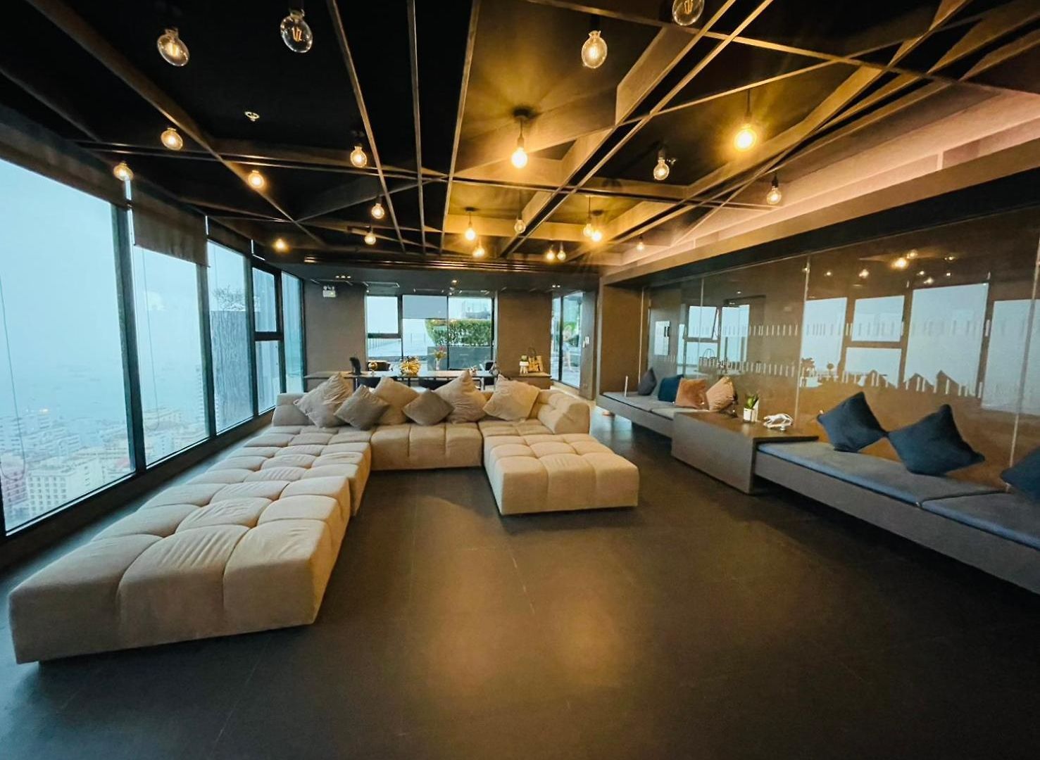 The Base Luxury By Numam อพาร์ทเม้น *