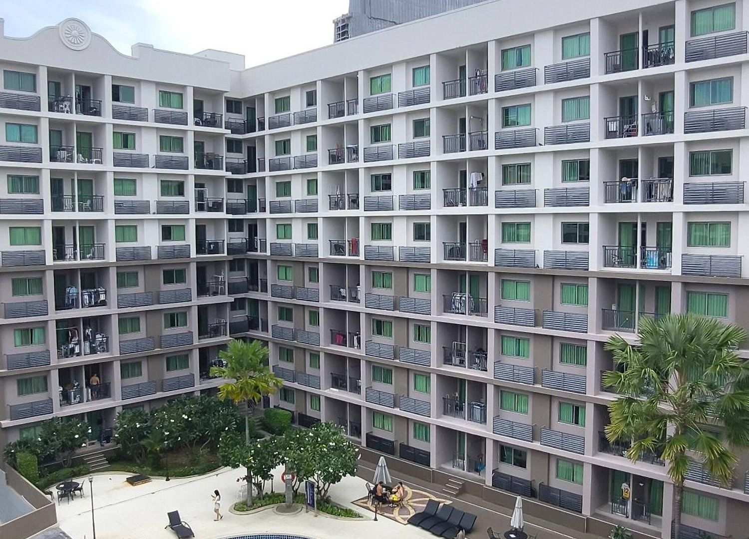 อพาร์ทเม้น Luxurious With Pool Access *