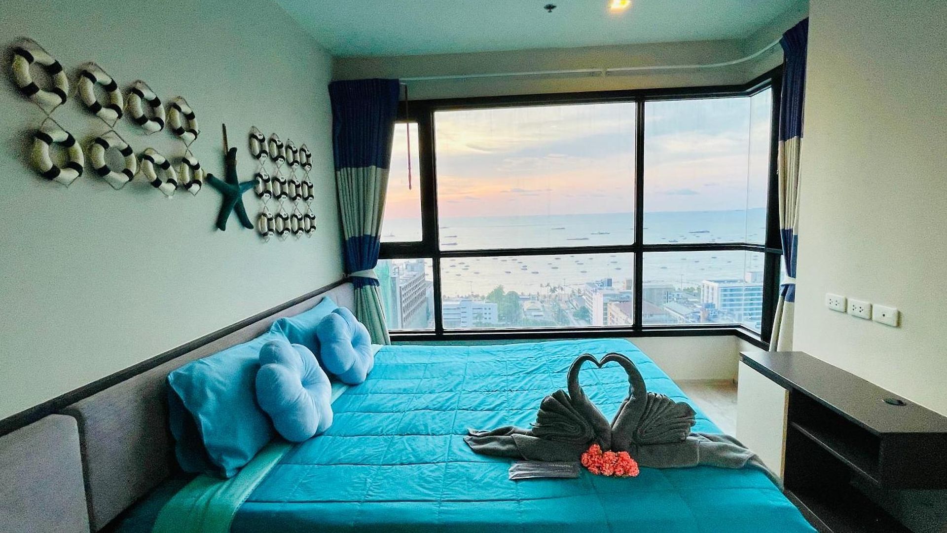 อพาร์ทเม้น The Base 2 Bedroom 1 Bathroom Pattaya