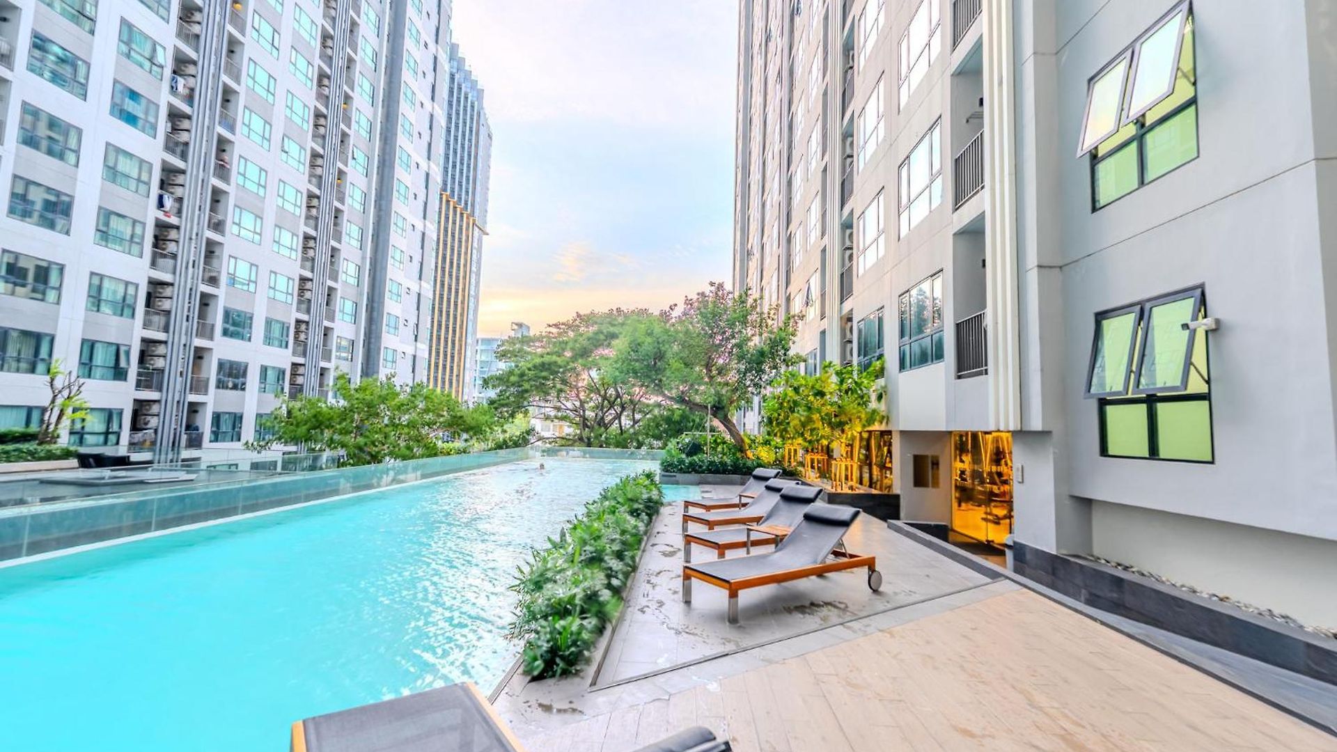 อพาร์ทเม้น The Base By Silqstay Iv