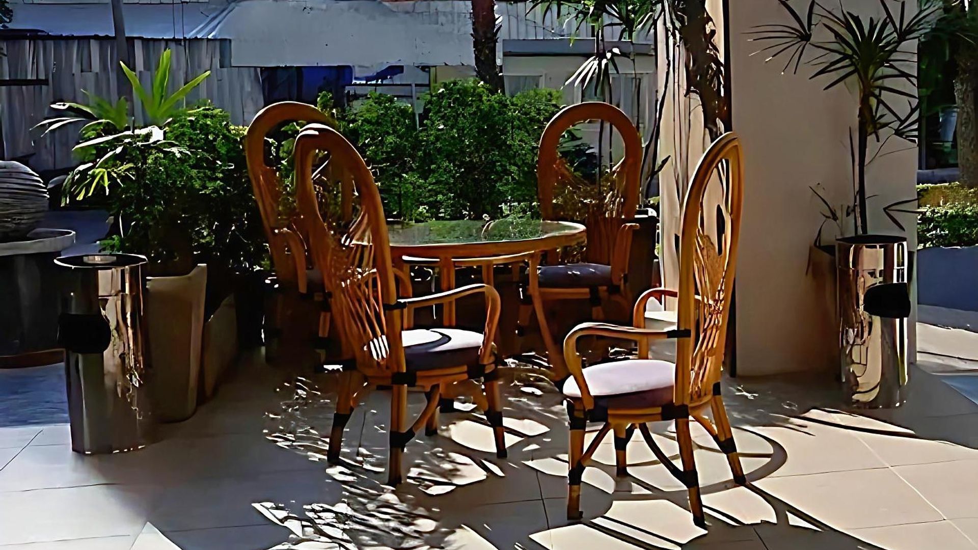 อพาร์ทเม้น Laid Back Tropical Garden *