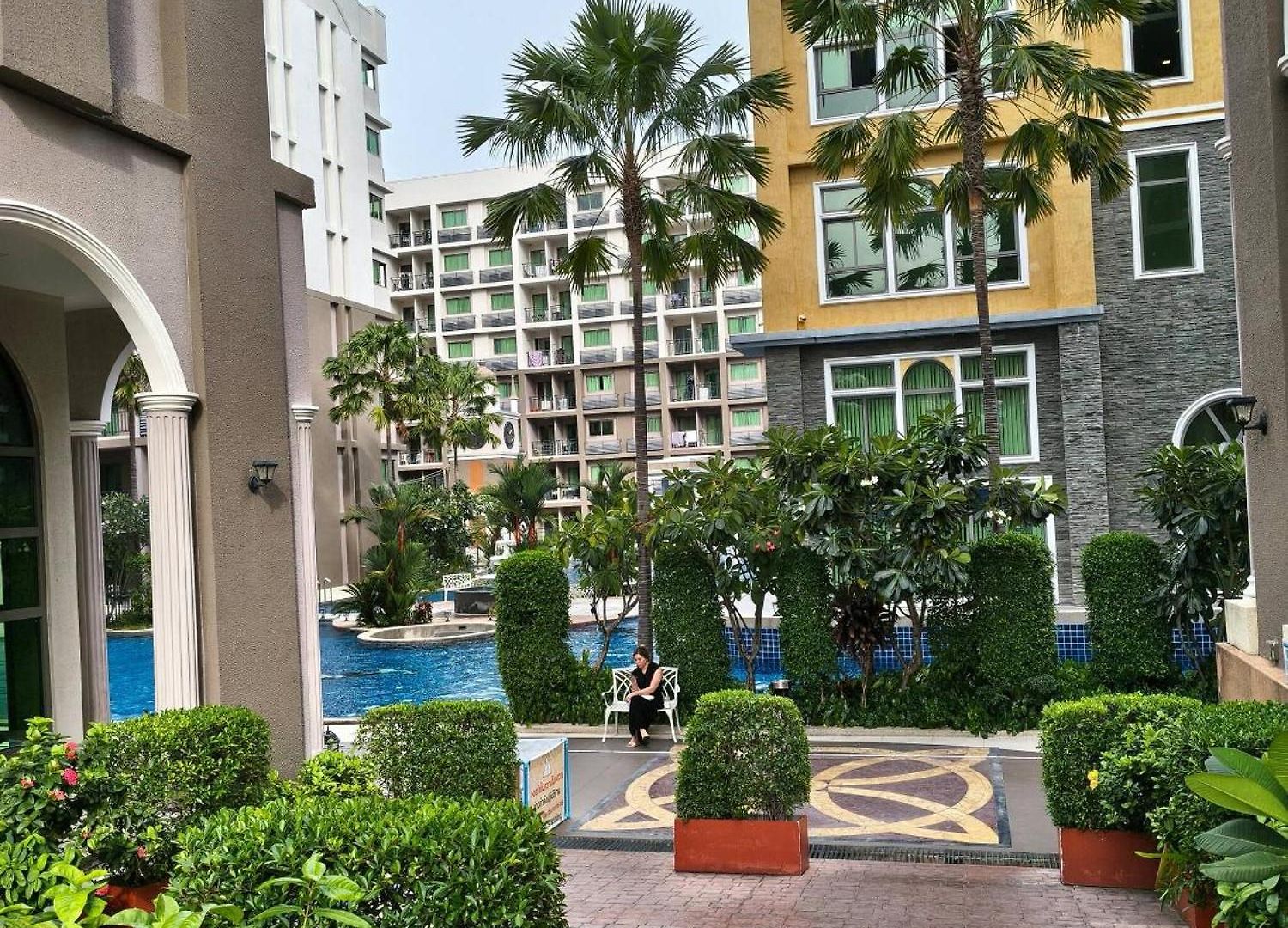 อพาร์ทเม้น Luxurious With Pool Access Pattaya