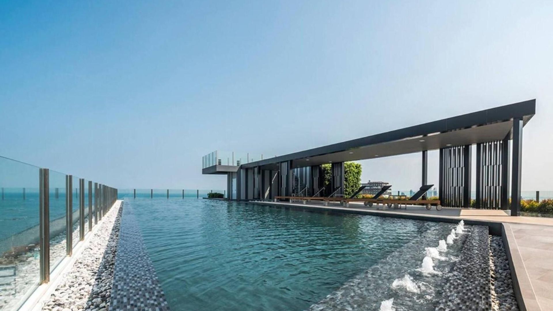Location Of Pattaya, Sky Pool And Close To The