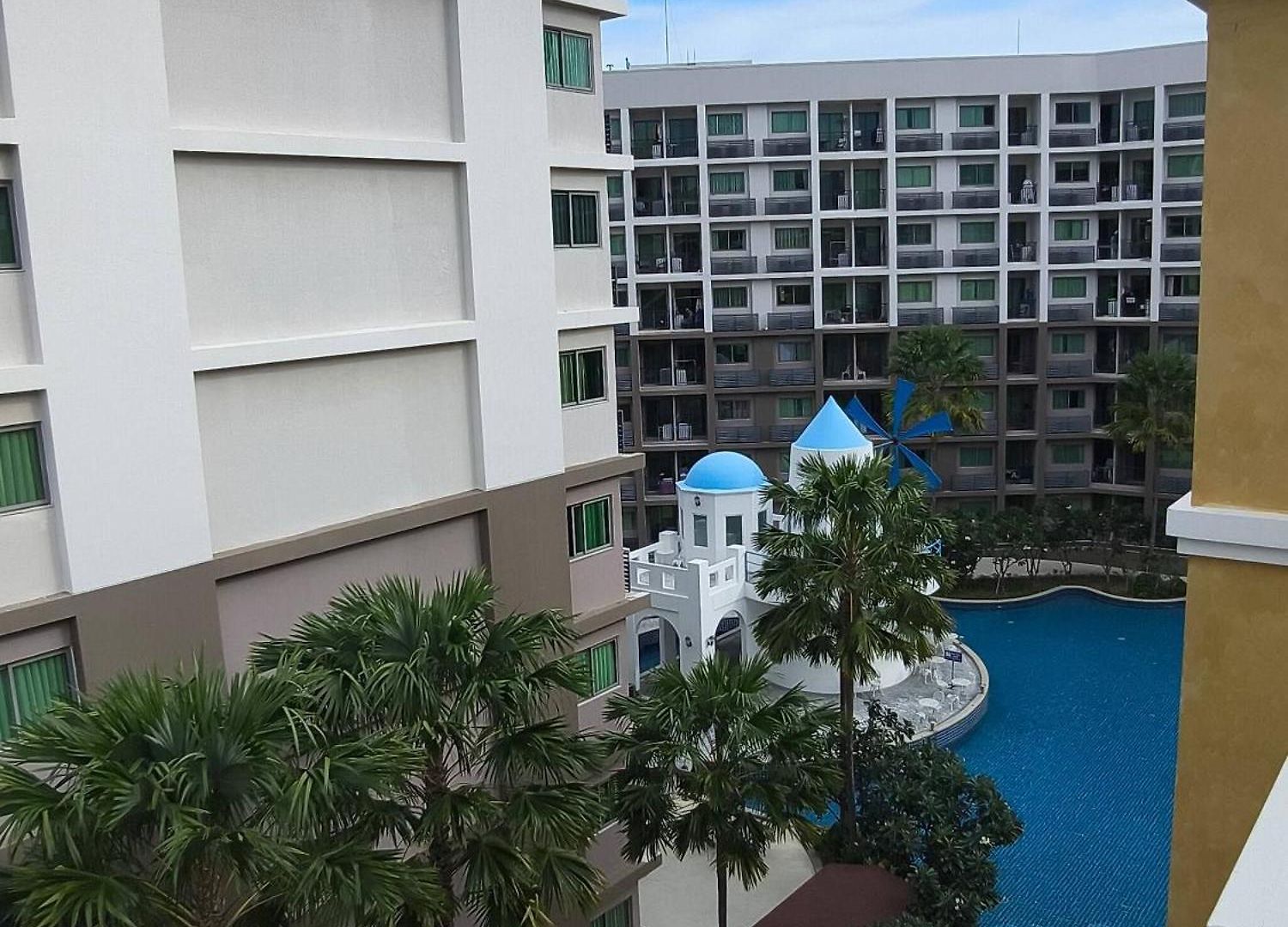 อพาร์ทเม้น Luxurious With Pool Access Pattaya