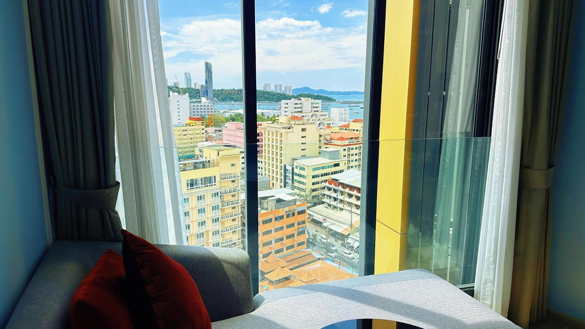อพาร์ทเม้น Edge Pattaya-luxury Downtown Escape *