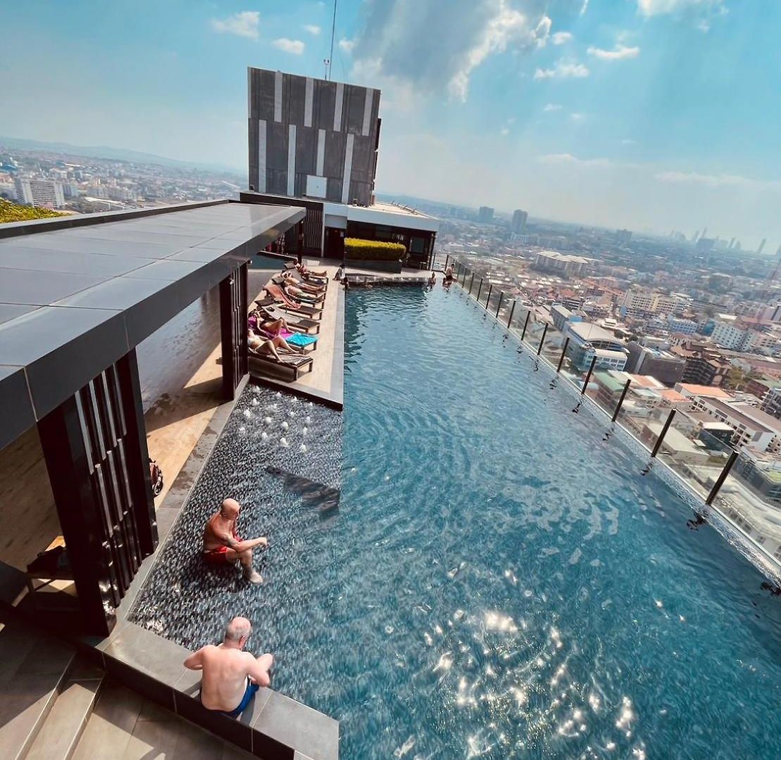 The Base Luxury 2 Bed 2 Bathroomby Numam Pattaya