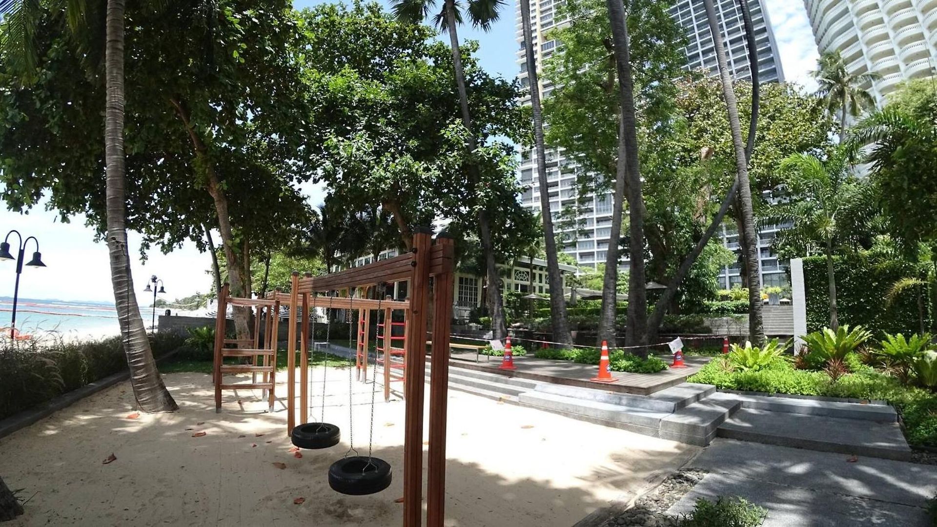 Luxury Large One Bedroom Seaview Serviced At Wongamat, วันหยุดที่บ้าน *