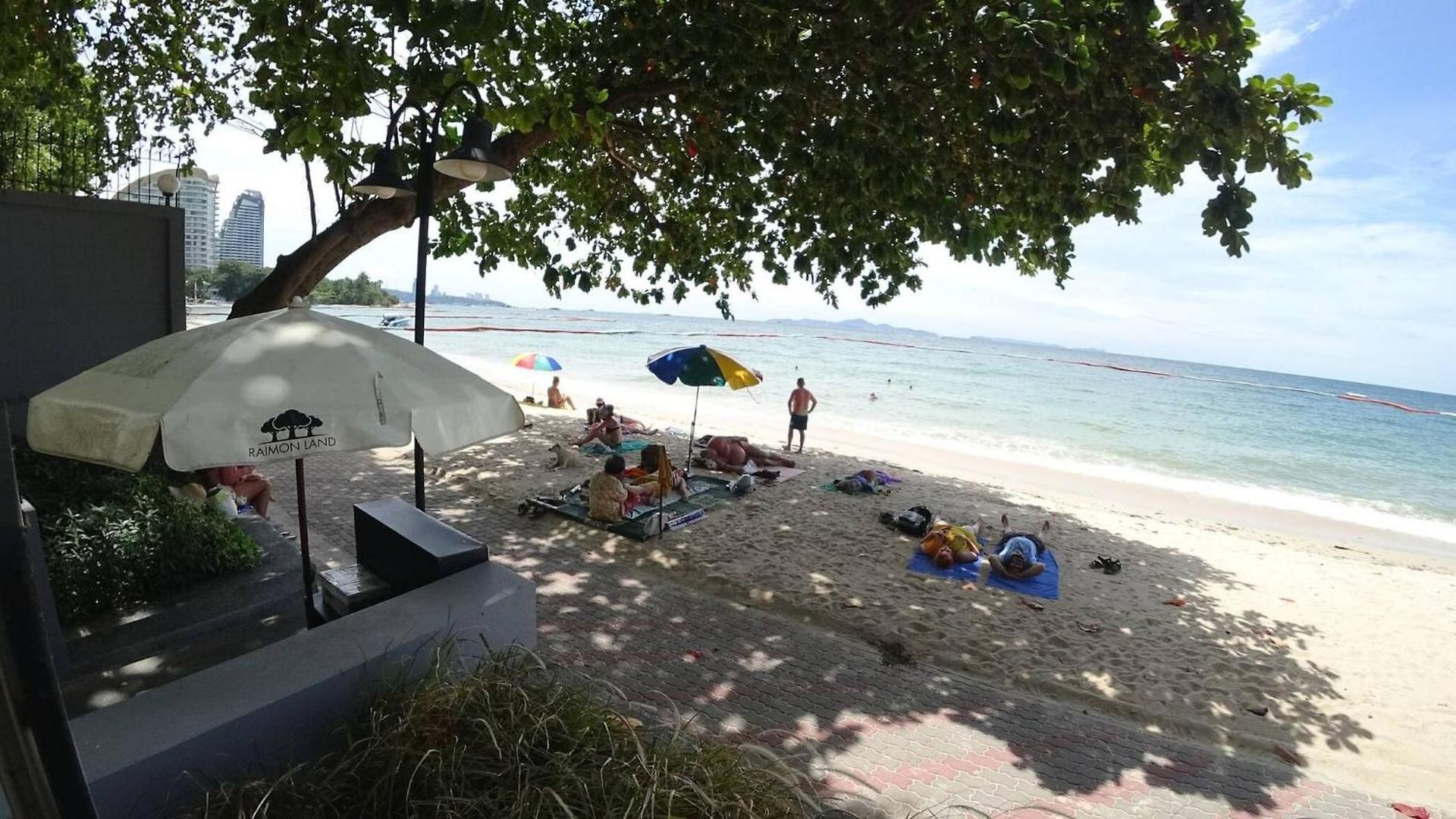 วันหยุดที่บ้าน Luxury Large One Bedroom Seaview Serviced At Wongamat, Pattaya