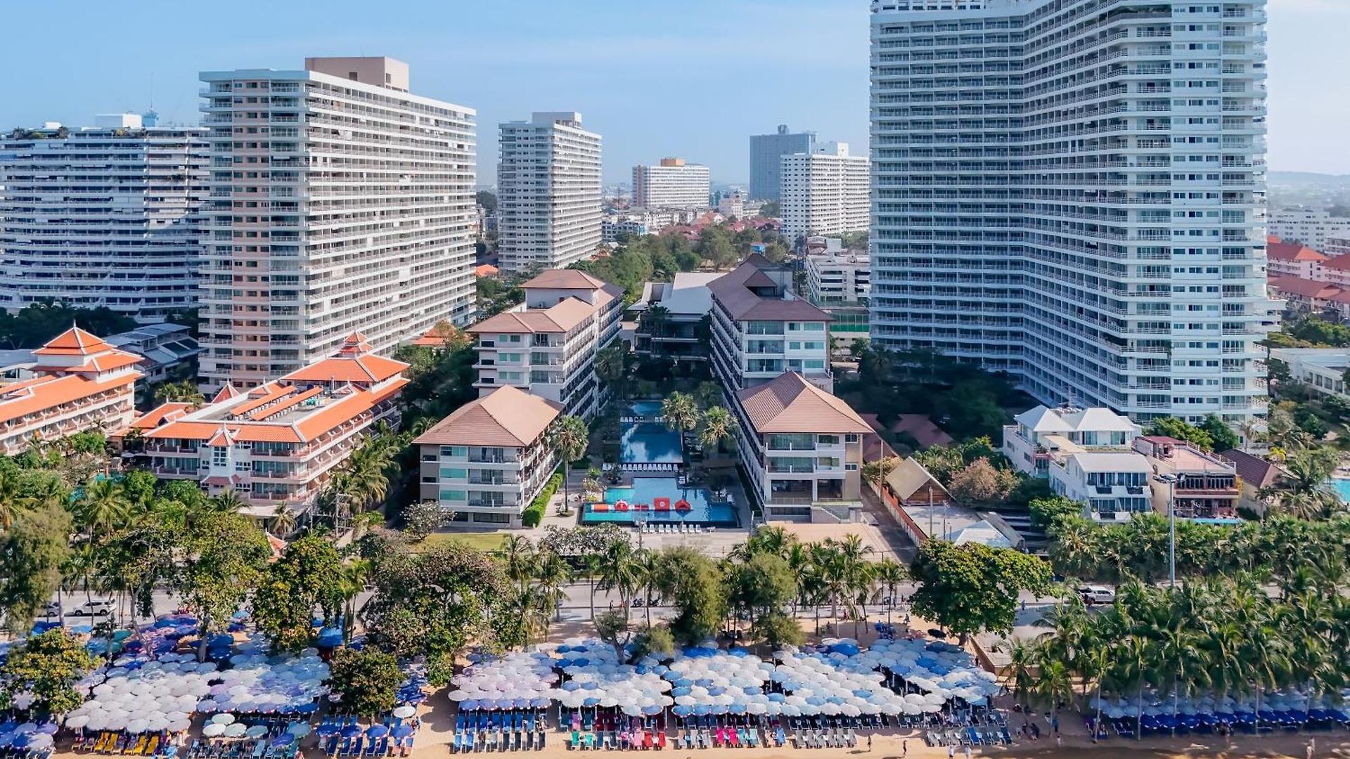 โรงแรม Welcome World Beachfront 4*