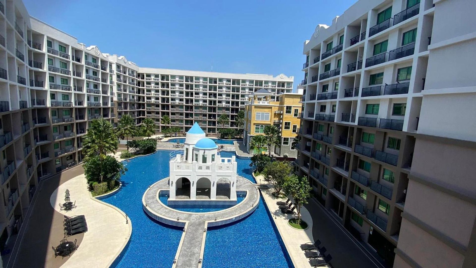 Arcadia Continental อพาร์ตโฮเทล