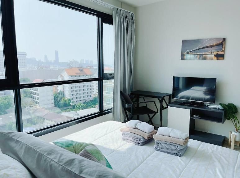 อพาร์ทเม้น The Base 2bed King&queen With Infinity Pool & Free Netflix! *