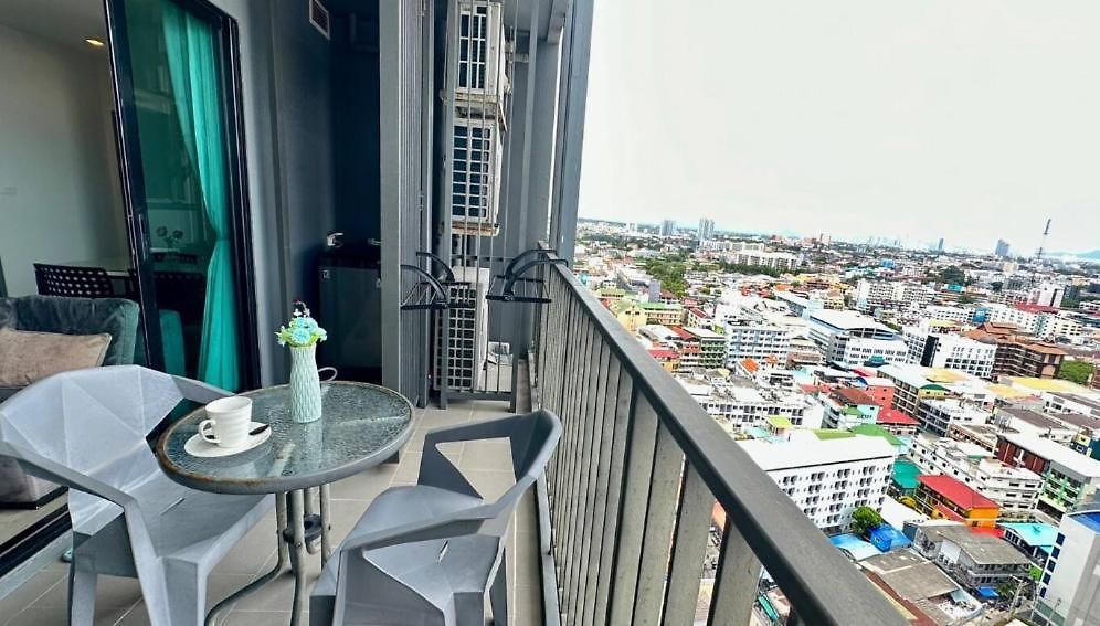 อพาร์ทเม้น The Base 2bed King&queen With Infinity Pool & Free Netflix! *