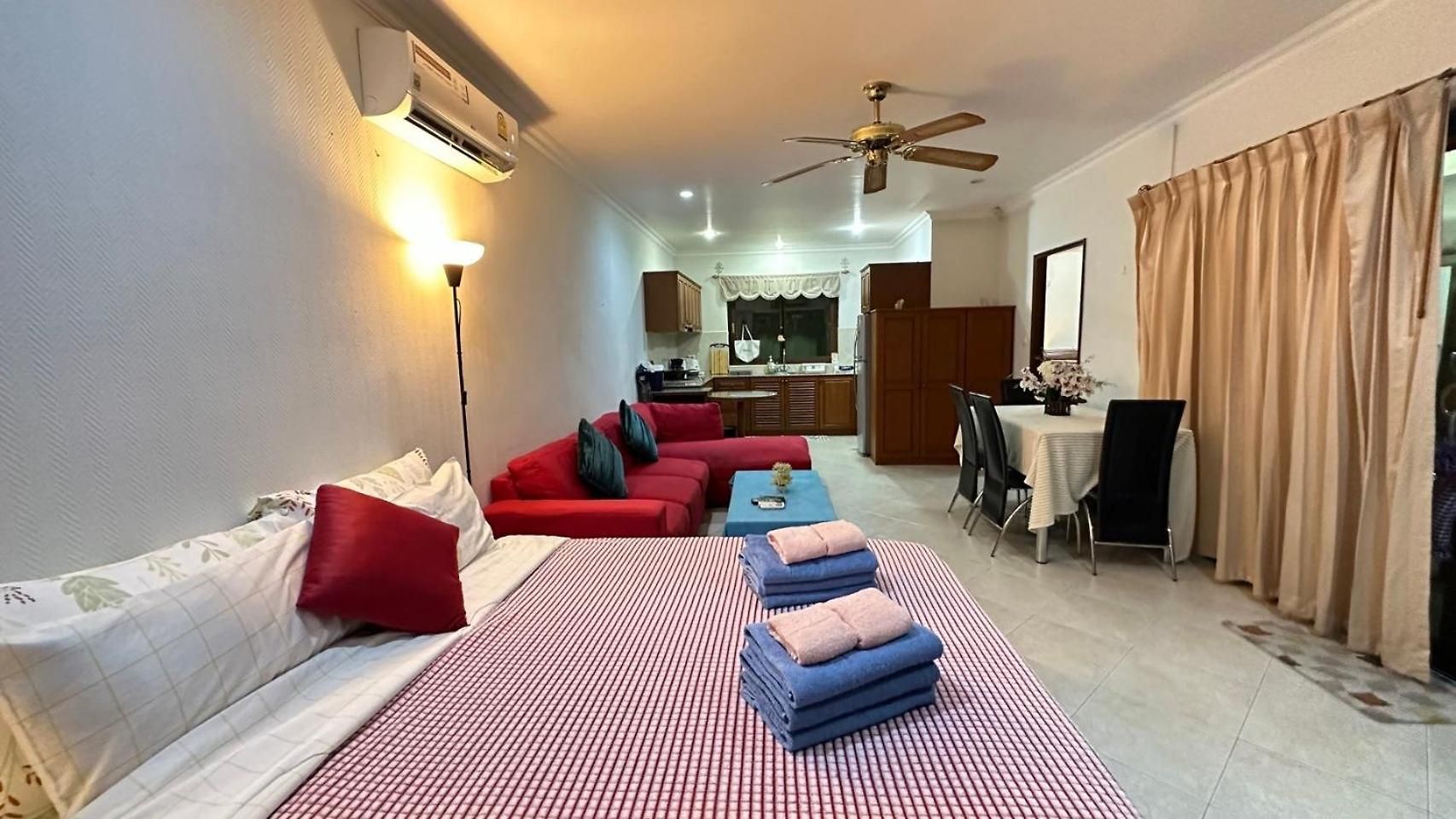 Luxury Semi-2bed Pool Near & Walking Street! อพาร์ทเม้น