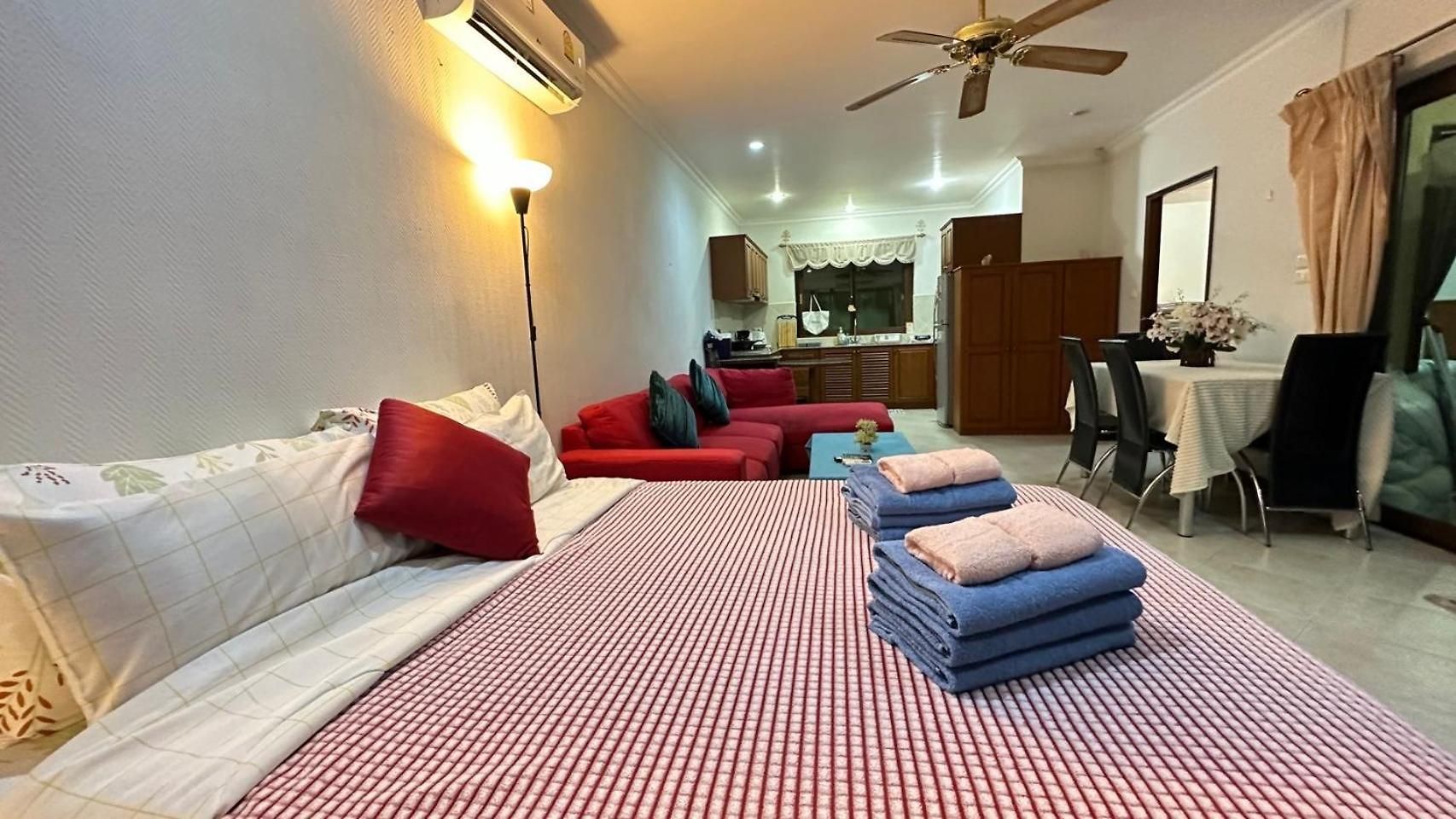 Luxury Semi-2bed Pool Near & Walking Street! อพาร์ทเม้น Pattaya