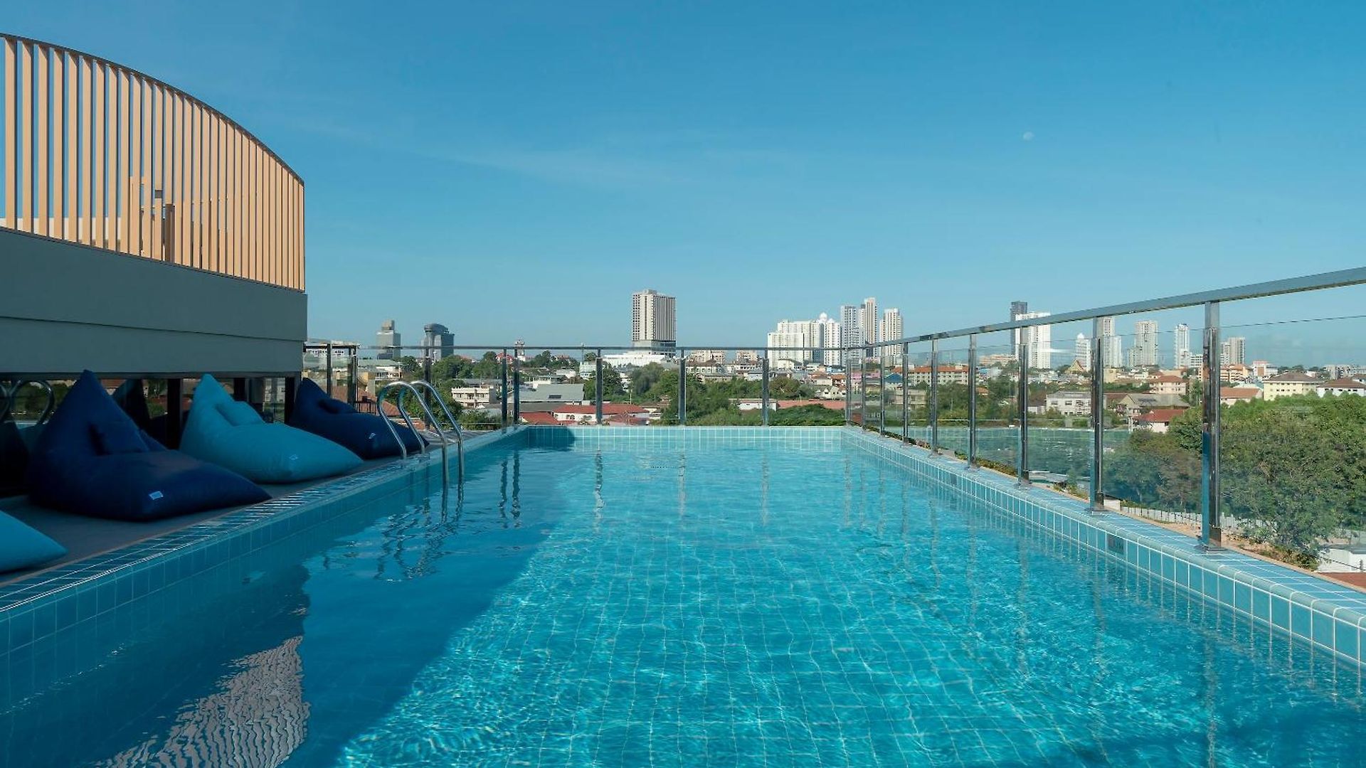โรงแรม P-park 4*